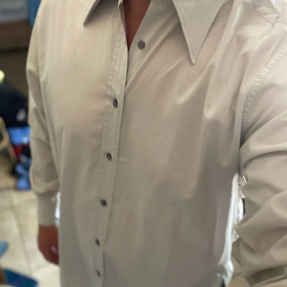 AUTHENTIC GUCCI MENS LIGHT GRAY BUTTON DOWN DRESS SHIRT IN EUC. - Picture 10 of 13